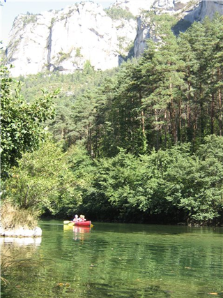 Canoe kayak rental in the Gorges du Tarn in Aveyron, France